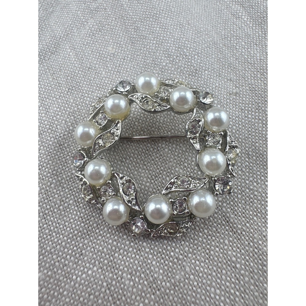 Vintage Silver Tone Faux Pearl Rhinestone Wreath Brooch Pin Floral Leaf Circle